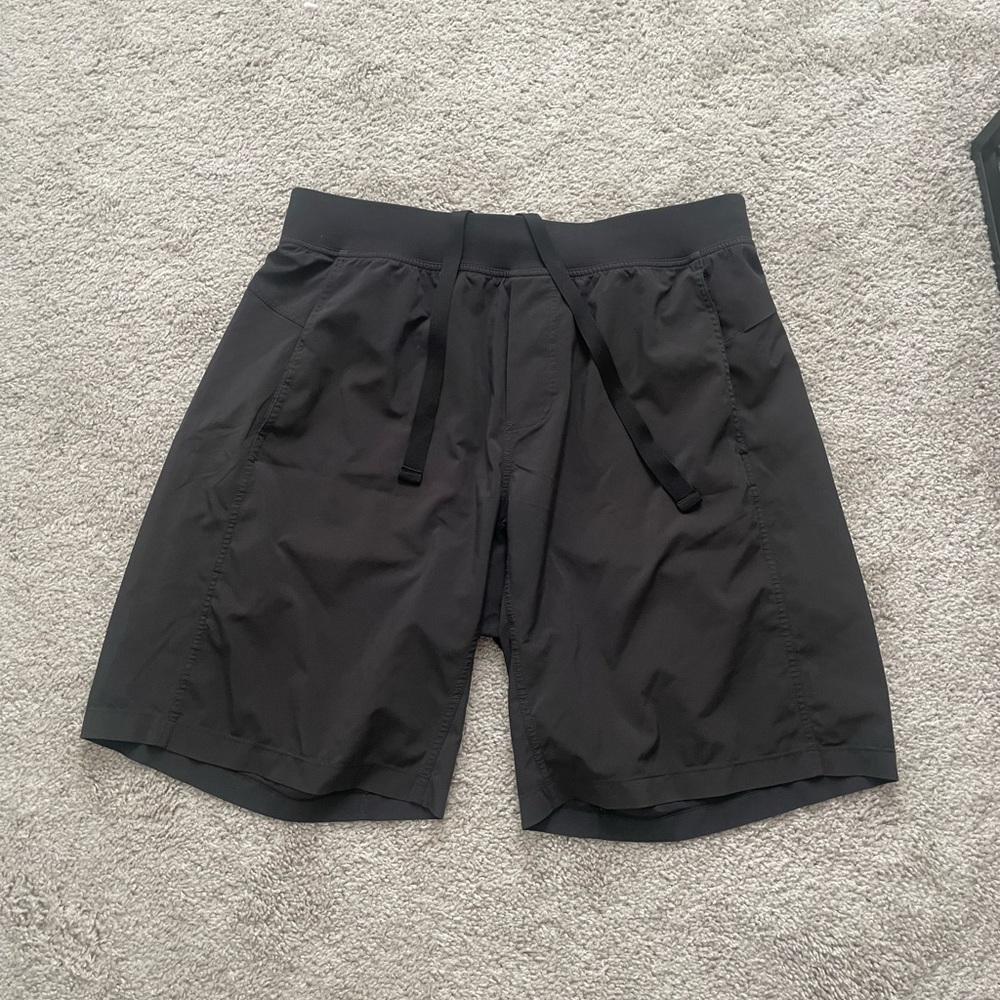 Men’s Lululemon T.H.E linerless shorts 9” XL